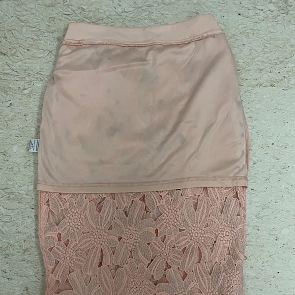 Sold Forever 21 Midi Lace Skirt - Picture 5 of 8